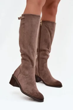 Kozaki Ocieplane|Kozaki Przed Kolano></noscript>Buty damskie Vinceza Kozaki Damskie Ocieplane Na Obcasie Ze Złotą Klamrą Vinceza 58589 Ciemnobeżowe