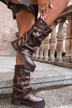 Hot Kozaki Damskie Z Wywiniętą Cholewką Do Połowy Łydki Z Paskiem Czekoladowe Darisa Damskie Kozaki Z Wywiniętą Cholewką|Kozaki Płaskie