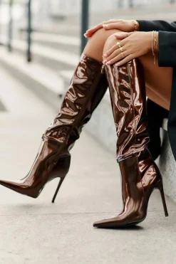 Kozaki Ocieplane|Kozaki Na Szpilce></noscript>Boto Kozaki Lakierowane Ocieplane Na Szpilce Z Klamrą Brązowe Tameliae