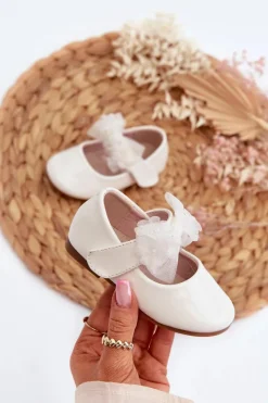 Balerinki Dziecięce>Evento Lakierowane Balerinki Dziecięce Na Rzep Z Kokardą Białe Olessa