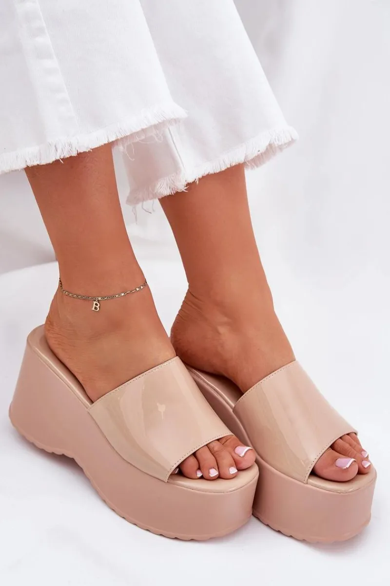 Discount Lakierowane Klapki Damskie Na Platformie I Koturnie Beżowe Nellevia Damskie Klapki Na Koturnie|Klapki Na Platformie