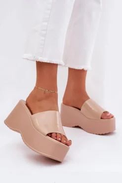 Discount Lakierowane Klapki Damskie Na Platformie I Koturnie Beżowe Nellevia Damskie Klapki Na Koturnie|Klapki Na Platformie