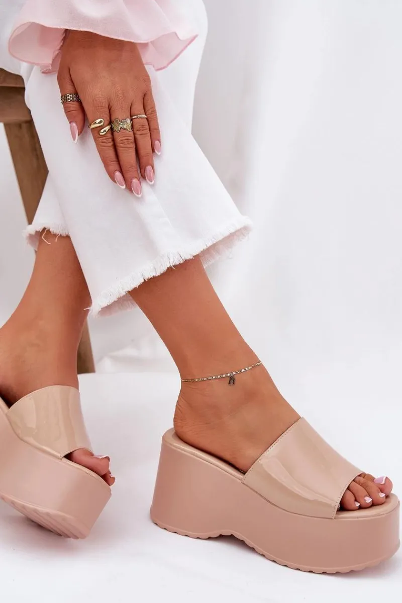 Discount Lakierowane Klapki Damskie Na Platformie I Koturnie Beżowe Nellevia Damskie Klapki Na Koturnie|Klapki Na Platformie