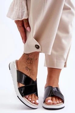 Sale Lakierowane Klapki Na Niskim Koturnie S.Barski AL22469 Czarne Damskie Klapki Damskie Klasyczne