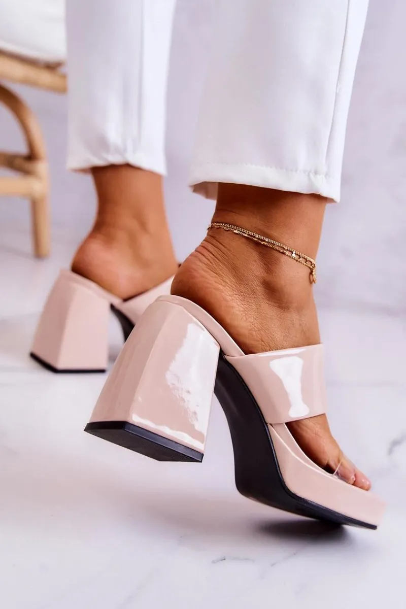 Klapki Na Obcasie|Klapki Damskie Klasyczne>Boto Lakierowane Klapki Na Słupku Jasnobeżowe Seattle