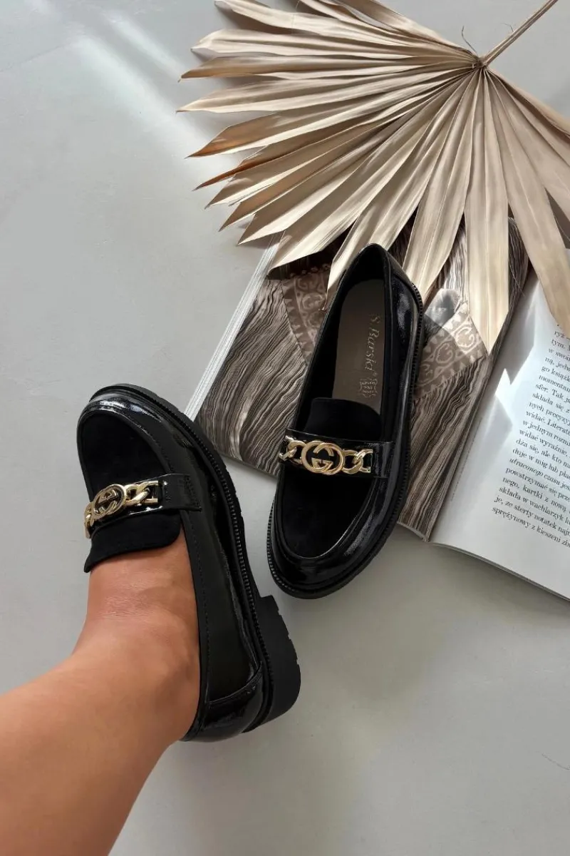 Mokasyny Płaskie|Mokasyny Damskie Lakierowane>D&A Lakierowane Mokasyny Damskie Ze Złotą Ozdobą S.Barski HY52-540 Czarne Czarny