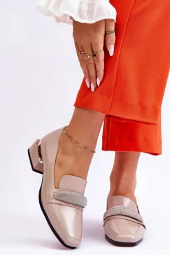 Discount Damskie buty S.Barski Lakierowane Mokasyny Na Obcasie Z Cyrkoniami Beżowe Lavern