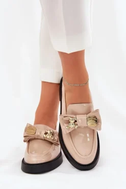 Sale Boto Lakierowane Mokasyny Z Kokardą I Ozdobną Broszką Beżowe Leandriel