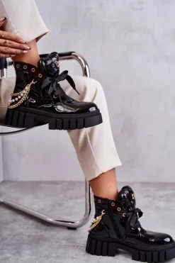 Outlet Boto Lakierowane Ocieplane Botki Z Łańcuszkiem Czarne Karoline