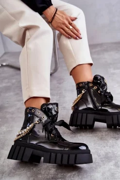 Outlet Boto Lakierowane Ocieplane Botki Z Łańcuszkiem Czarne Karoline