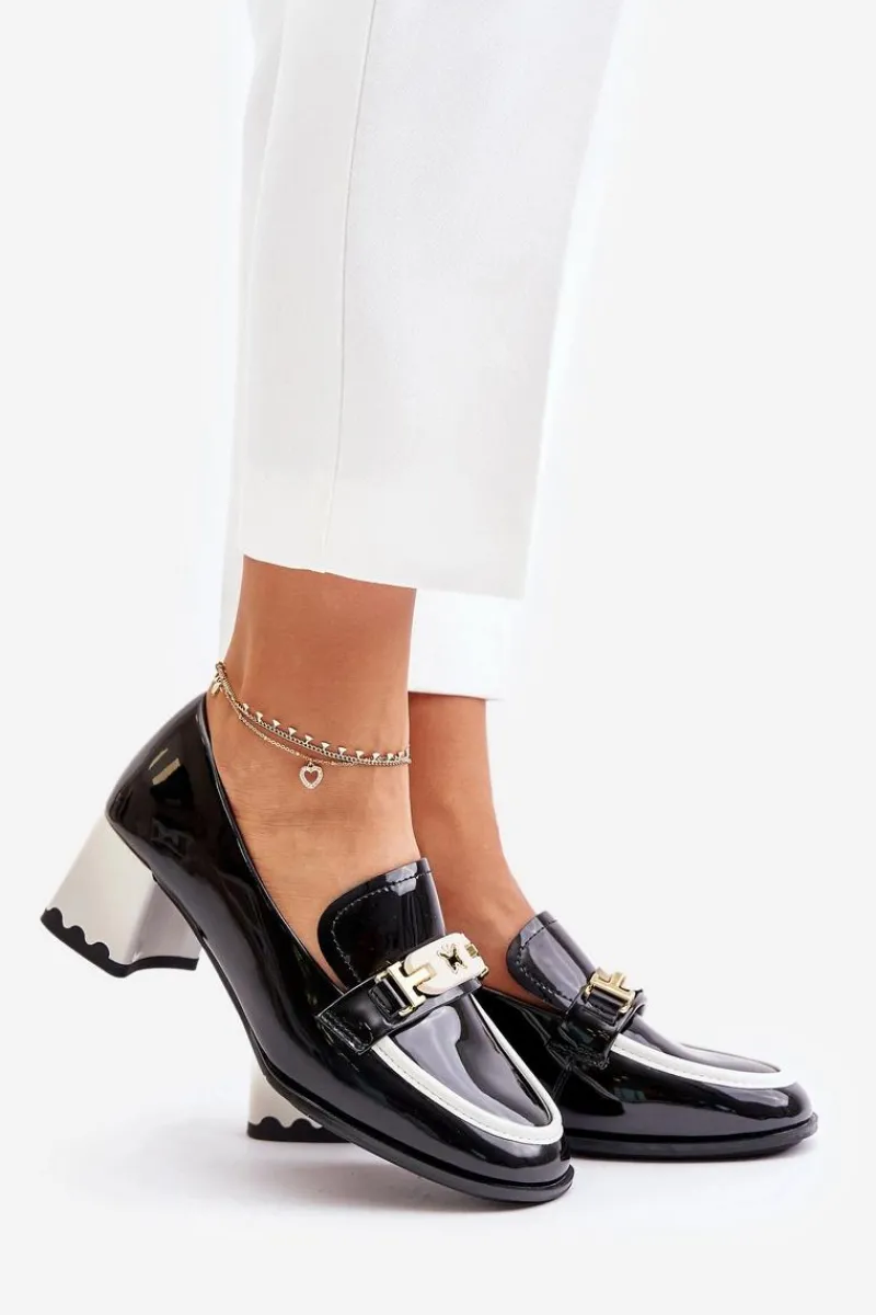 Półbuty Skórzane>Artiker Lakierowane Półbuty Damskie Na Obcasie Z Ozdobą 55C1002 Czarne