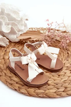 Clearance Lakierowane Sandałki Dziecięce Z Kokardką Na Rzep Jasnobeżowe Joratia Dzieci Dziewczęce