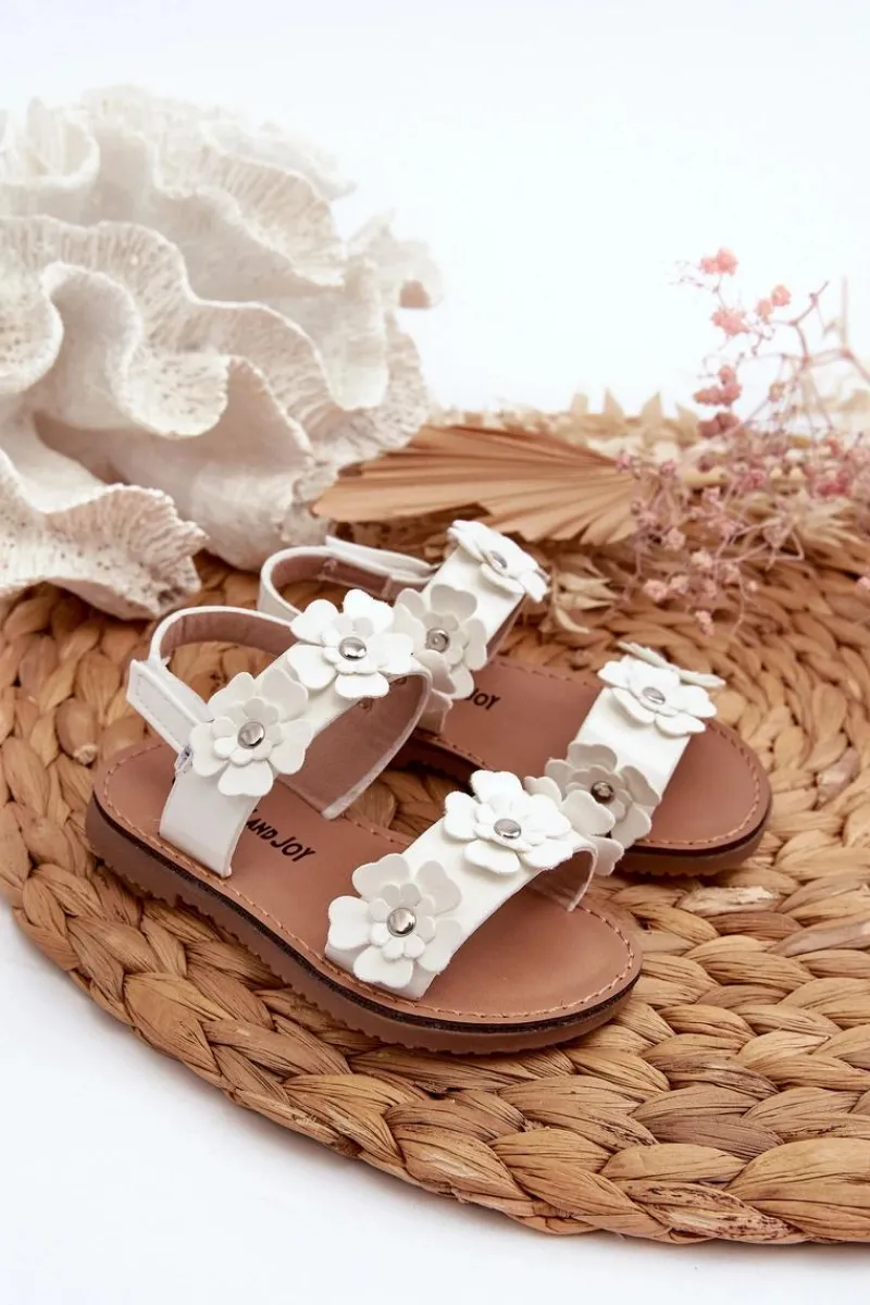 Lakierowane Sandałki Dziecięce Ozdobione Kwiatkami Białe Tinette Dzieci Dziewczęce
