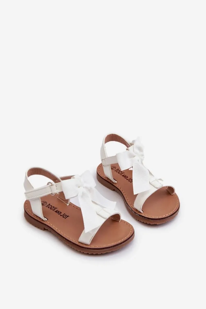 Dziewczęce>Boto Lakierowane Sandałki Dziecięce Z Kokardką Na Rzep Białe Joratia Biały