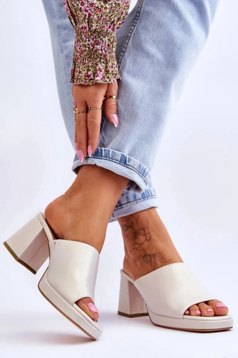 Modne Klapki Na Obcasie Sergio Leone KL322 Perłowe Damskie Klapki Na Obcasie