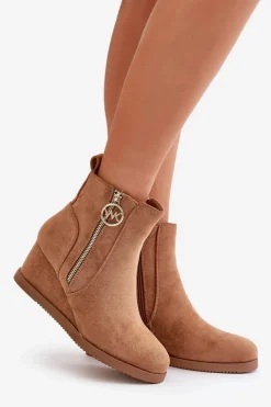 Ocieplane Botki Na Koturnie Z Ozdobnym Zamkiem Eko Zamszowe Camel Leretha Damskie Botki Ocieplane|Botki Na Koturnie