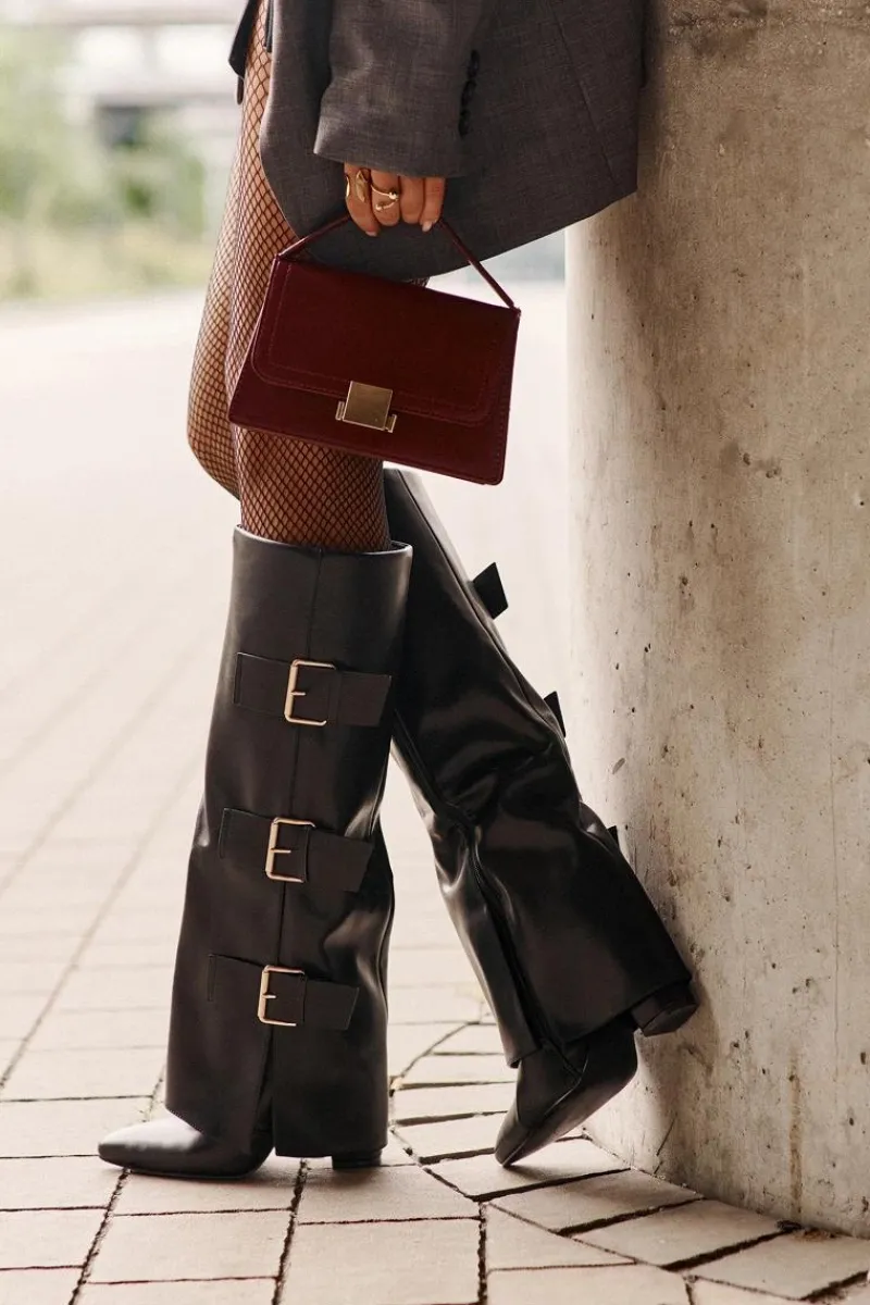 Kozaki Przed Kolano|Kozaki Na Obcasie>Boto Ocieplane Kozaki Damskie Na Słupku Z Wywiniętą Cholewką I Klamrami Czarne Piregonia