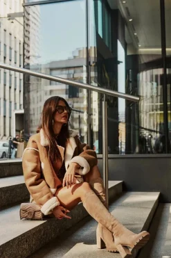 Ocieplane Kozaki Damskie Na Słupku Eko Zamszowe Beżowe Tirisha Damskie Kozaki Przed Kolano|Kozaki Na Obcasie