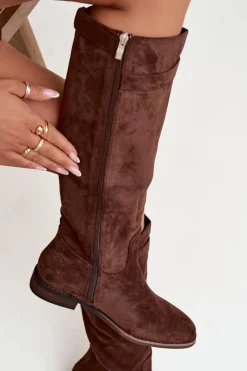 Kozaki Ocieplane|Kozaki Płaskie></noscript>Boto Ocieplane Kozaki Damskie Na Płaskim Obcasie Z Paskiem I Srebrnym Detalem Brązowe Geraline