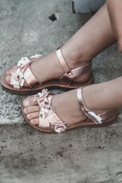 Clearance Boto Sandałki Dziecięce Ozdobione Kwiatkami Zapinane Na Rzep Różowe Fagossa Różowy