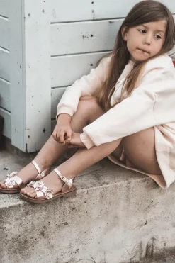 Clearance Boto Sandałki Dziecięce Ozdobione Kwiatkami Zapinane Na Rzep Różowe Fagossa Różowy