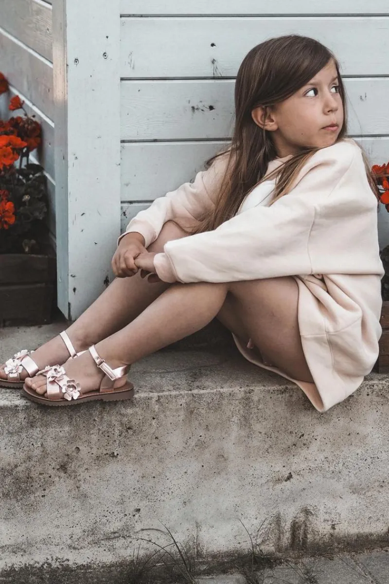 Clearance Boto Sandałki Dziecięce Ozdobione Kwiatkami Zapinane Na Rzep Różowe Fagossa Różowy