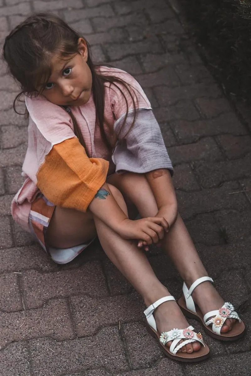 Best Sandałki Dziecięce Zapinane Na Rzep Z Kwiatkami Białe Nestalee Dzieci Dziewczęce