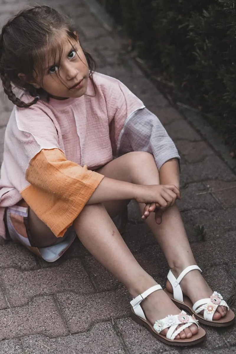 Best Sandałki Dziecięce Zapinane Na Rzep Z Kwiatkami Białe Nestalee Dzieci Dziewczęce