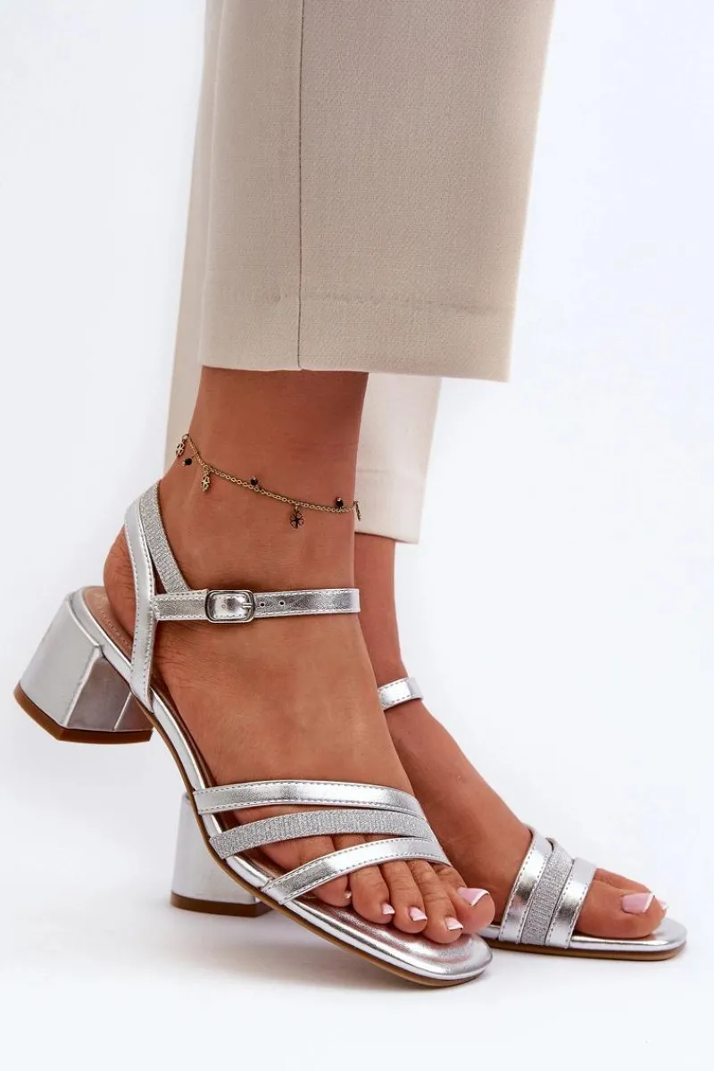 Outlet Sandały Damskie Na Niskim Obcasie Z Eko Skóry Sergio Leone SK046 Srebrne Damskie Sandały Na Obcasie