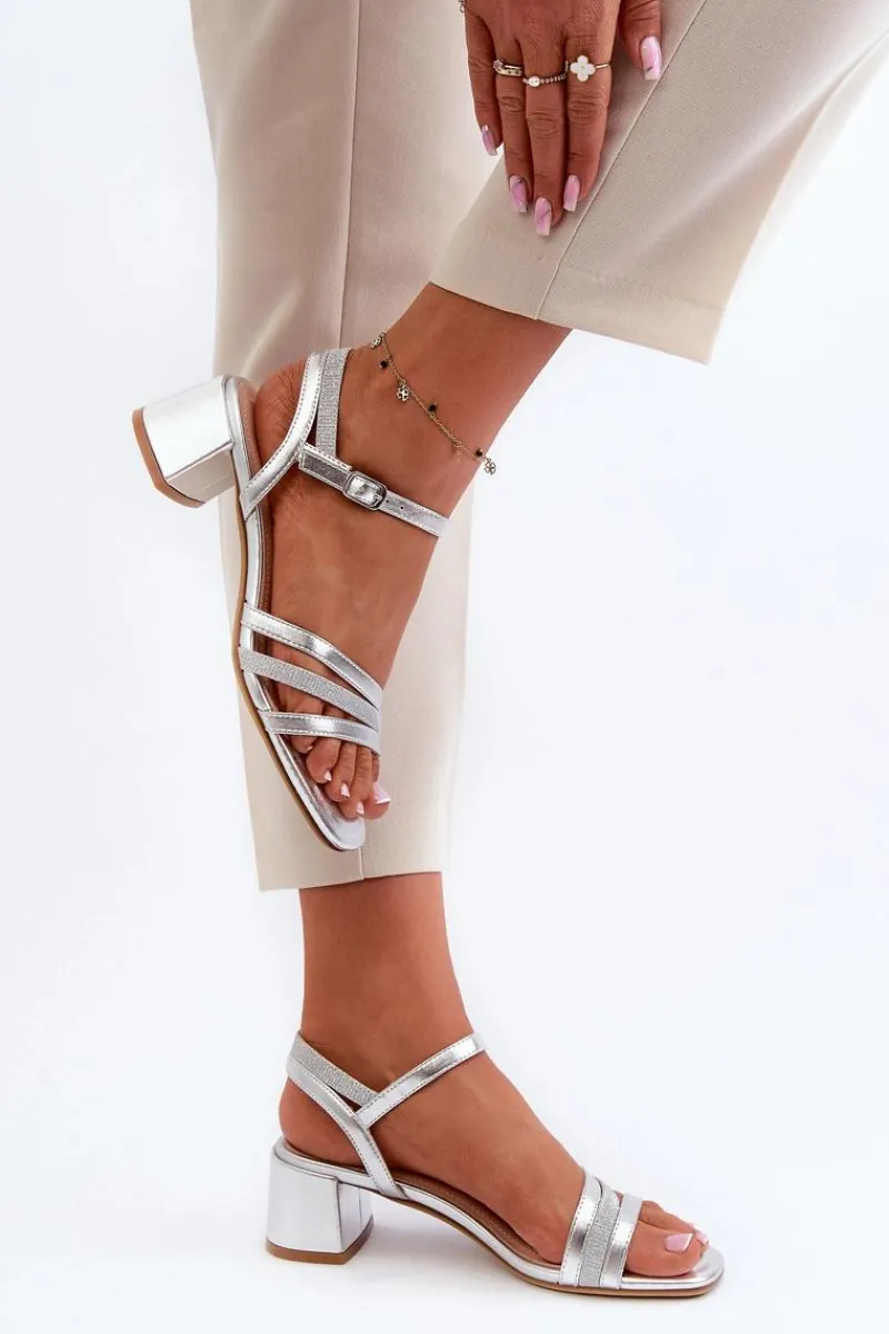 Outlet Sandały Damskie Na Niskim Obcasie Z Eko Skóry Sergio Leone SK046 Srebrne Damskie Sandały Na Obcasie