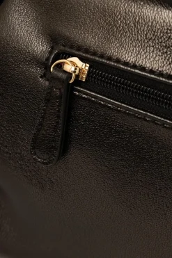 Outlet Nobo Skórzana Torebka Listonoszka NBAG-R3020-C020 Czarna