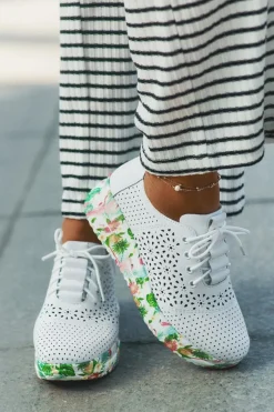 Buty Sportowe Na Platformie|Półbuty Skórzane></noscript>Artiker Skórzane Ażurowe Półbuty Damskie Na Koturnie 56C1532 Białe