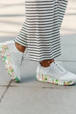 Buty Sportowe Na Platformie|Półbuty Skórzane></noscript>Artiker Skórzane Ażurowe Półbuty Damskie Na Koturnie 56C1532 Białe