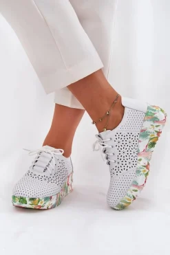 Buty Sportowe Na Platformie|Półbuty Skórzane></noscript>Artiker Skórzane Ażurowe Półbuty Damskie Na Koturnie 56C1532 Białe