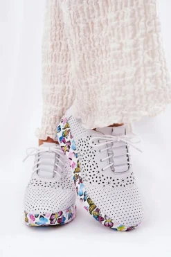 Artiker Skórzane Ażurowe Półbuty Damskie Na Koturnie Motyle 56C1618 Białe