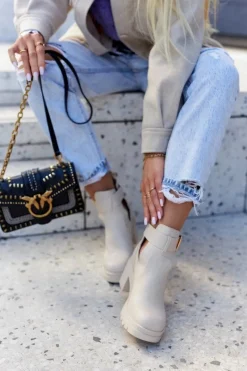 Boto Skórzane Botki Wycięcie Pasek Beżowe Rosanne