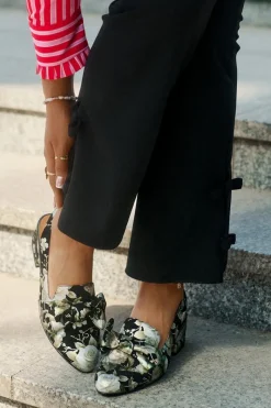 Czółenka Na Słupku|Czółenka Klasyczne>Maciejka Skórzane Czółenka W Kwiaty Z Kokardą N6539-44 Czarne