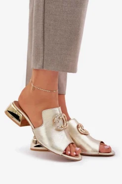 Klapki Na Obcasie|Klapki Damskie Klasyczne></noscript>Laura Messi Skórzane Eleganckie Klapki Damskie Na Niskim Obcasie 2874 Złote