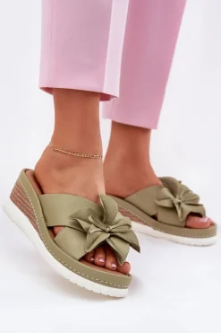 Klapki Na Koturnie|Klapki Damskie Klasyczne>Artiker Skórzane Klapki Damskie Na Koturnie Z Ozdobnym Kwiatem 52C0503 Zielone Zielony