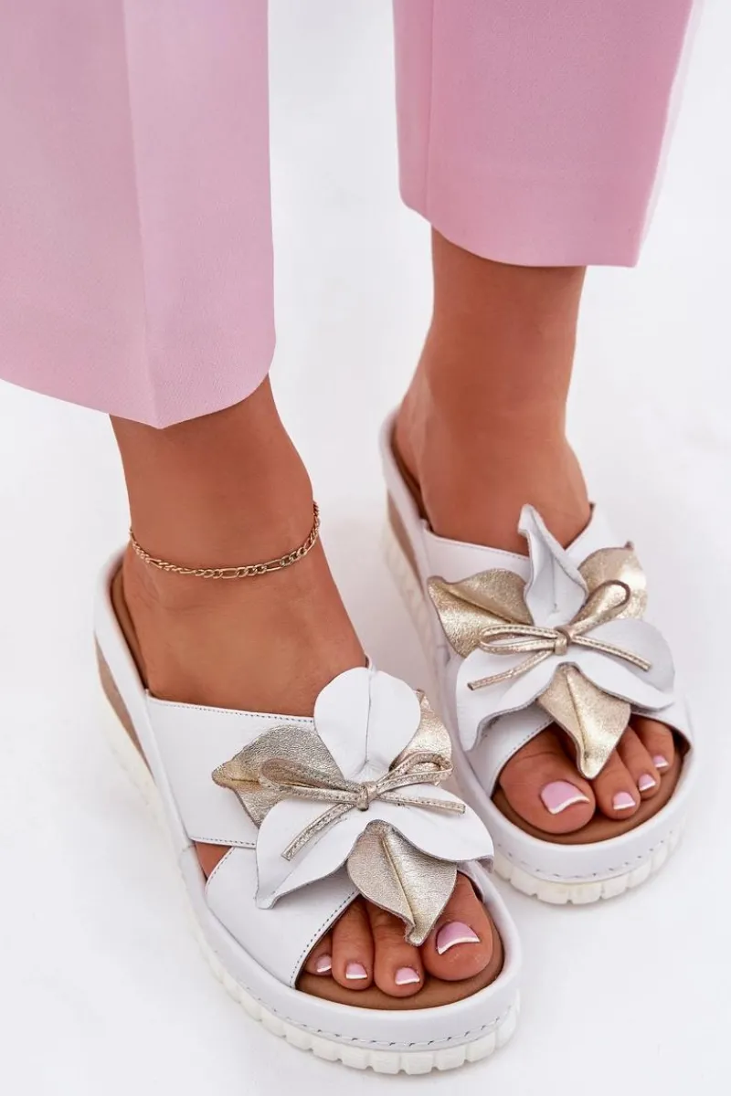 Discount Artiker Skórzane Klapki Damskie Na Koturnie Z Ozdobnym Kwiatem 52C0537 Białe Biały