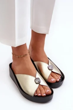 New Skórzane Klapki Damskie Z Ozdobą Złote S.Barski KV27-027 Damskie Klapki Na Koturnie|Klapki Damskie Klasyczne