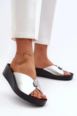 Klapki Na Koturnie|Klapki Damskie Klasyczne>Damskie buty S.Barski Skórzane Klapki Damskie Z Ozdobą Srebrne S.Barski KV27-027