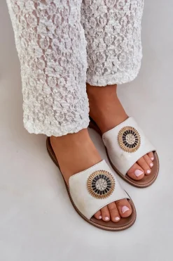 Klapki Damskie Klasyczne></noscript>Boto Skórzane Klapki Z Ozdobą Na Płaskim Obcasie Lewski 3047/O Przecierany Złoty