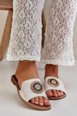 Klapki Damskie Klasyczne></noscript>Boto Skórzane Klapki Z Ozdobą Na Płaskim Obcasie Lewski 3047/O Przecierany Złoty