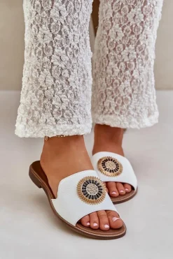 Sale Skórzane Klapki Z Ozdobą Na Płaskim Obcasie Lewski 3047/O Białe Damskie Klapki Damskie Klasyczne