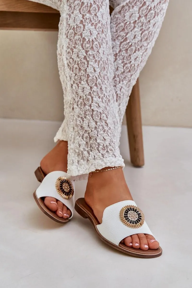 Sale Skórzane Klapki Z Ozdobą Na Płaskim Obcasie Lewski 3047/O Białe Damskie Klapki Damskie Klasyczne