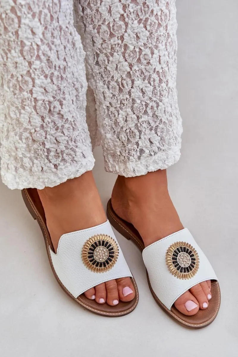 Sale Skórzane Klapki Z Ozdobą Na Płaskim Obcasie Lewski 3047/O Białe Damskie Klapki Damskie Klasyczne