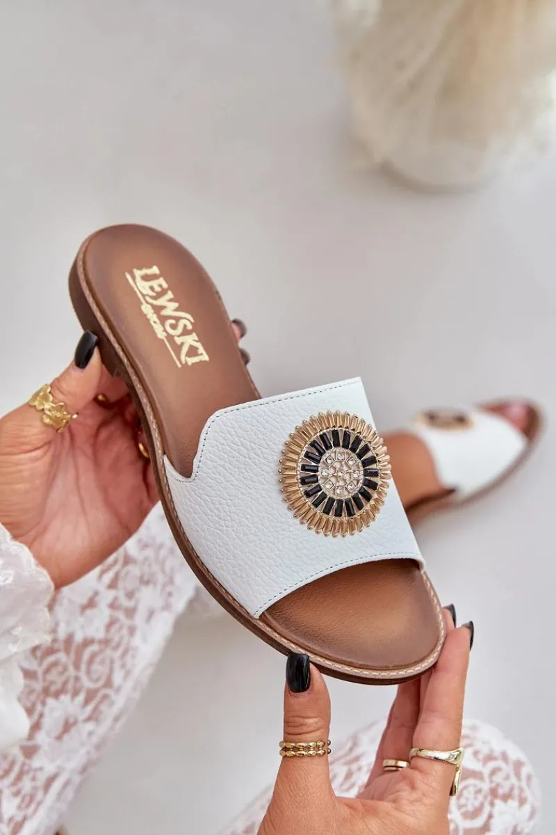 Sale Skórzane Klapki Z Ozdobą Na Płaskim Obcasie Lewski 3047/O Białe Damskie Klapki Damskie Klasyczne