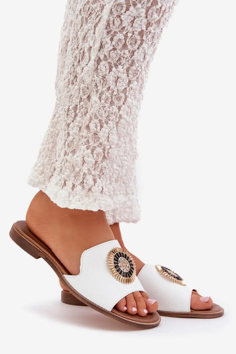 Sale Skórzane Klapki Z Ozdobą Na Płaskim Obcasie Lewski 3047/O Białe Damskie Klapki Damskie Klasyczne