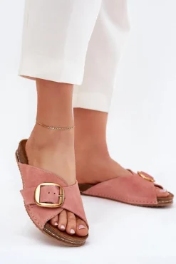 Klapki Damskie Klasyczne>Maciejka Skórzane Klapki Ze Złotą Klamrą 07000-15 Różowe Różowy